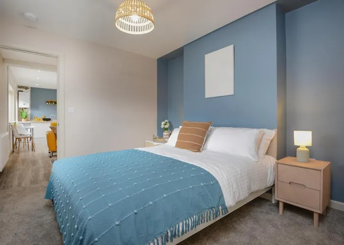 Apartment One - King Bed - Free Private Parking - By Ocean City Retreats