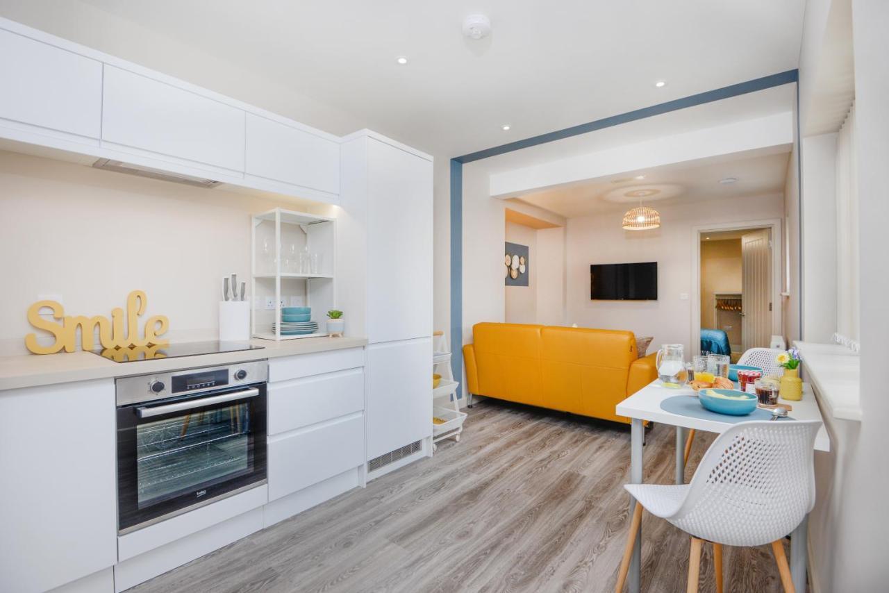 One - King Bed - Free Private Parking - By Ocean Retreats *