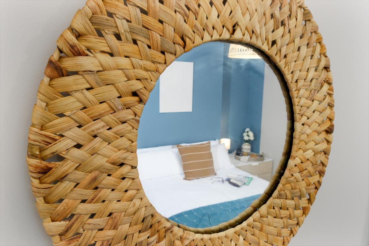One - King Bed - Free Private Parking - By Ocean Retreats * Plymouth