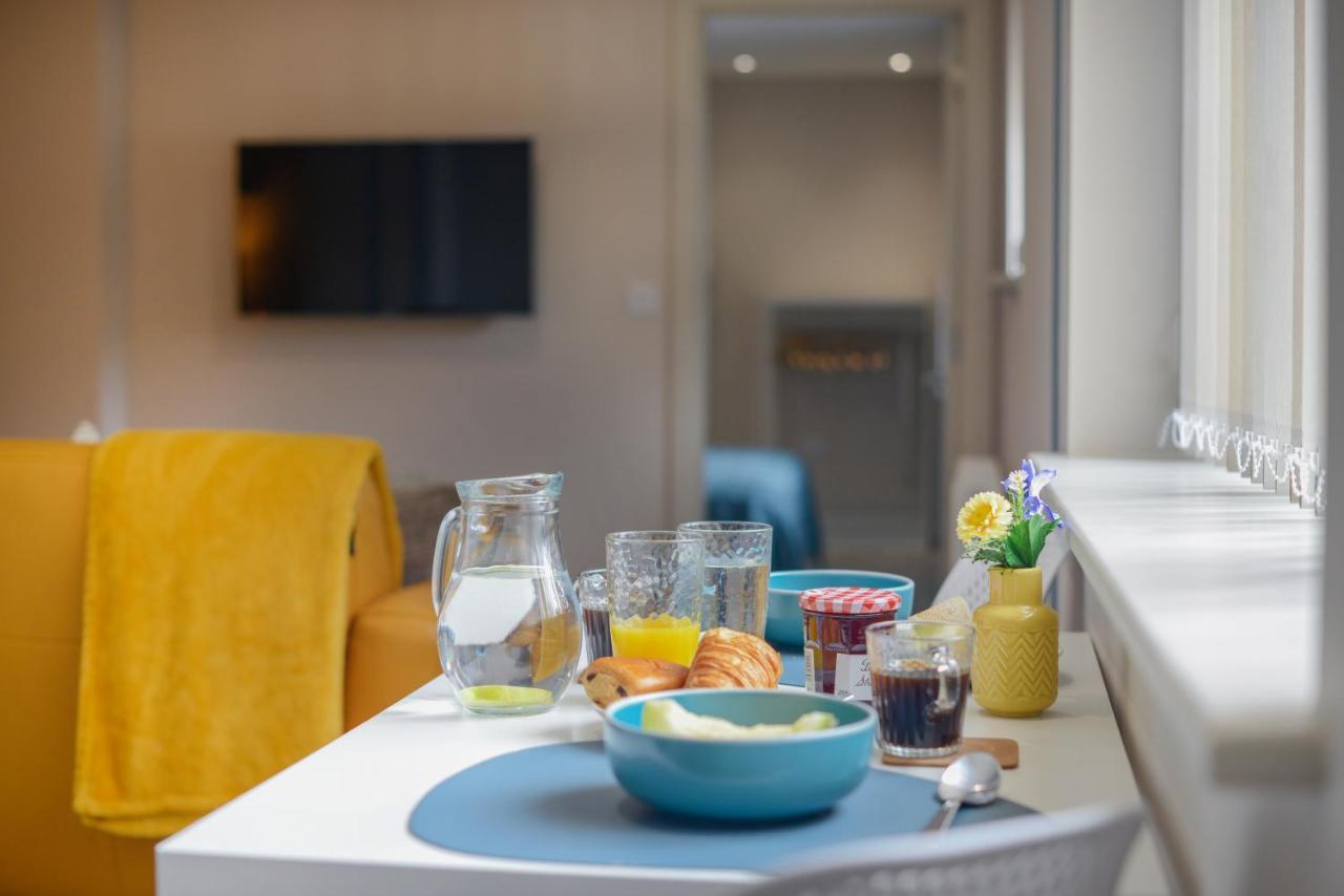 Apartment One - King Bed - Free Private Parking - By Ocean Retreats *